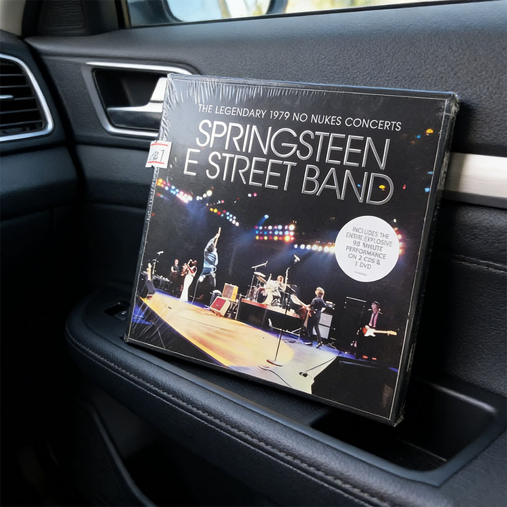 Live Rock - CD「The Legendary 1979 No Nukes Concerts」という名前のライブアルバム。アメリカのロックレジェンド、ブルース・スプリングスティーンとザ・エスが演奏。